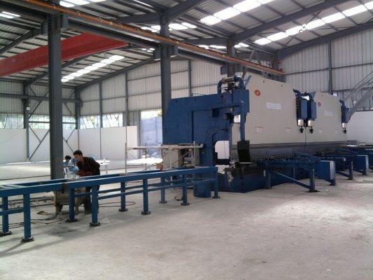 Double linkage CNC hidraulik lempeng mesin untuk garis produksi tiang cahaya