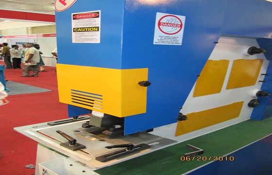 Hidrolik pukulan & geser Ironworker Mesin, Tiang Lampu Mesin pemotong 25mm Max