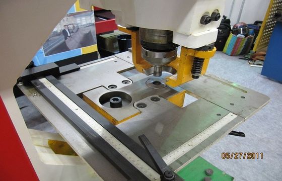Hidrolik pukulan & geser Ironworker Mesin, Tiang Lampu Mesin pemotong 25mm Max